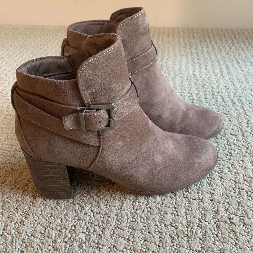 Merona Taupe Faux Suede Side Zip Buckle Accent Block Heel Ankle Booties Size 9